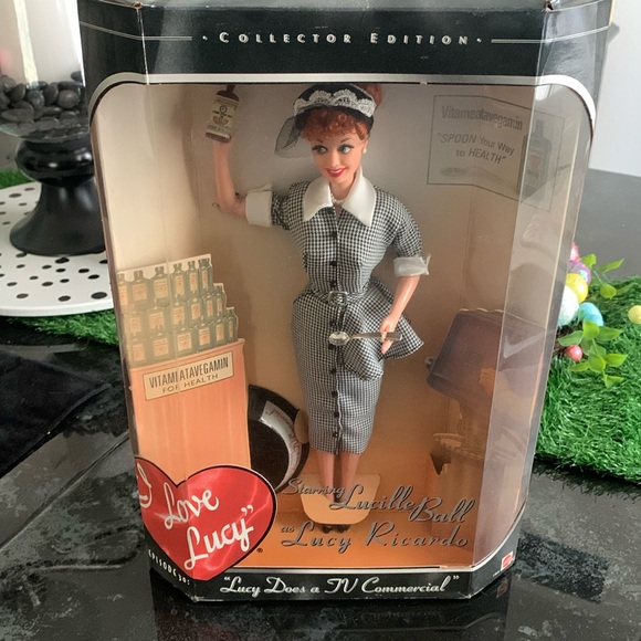 Barbie I Love Lucy Collector Edition - Lucy Does A TV Commercial Doll